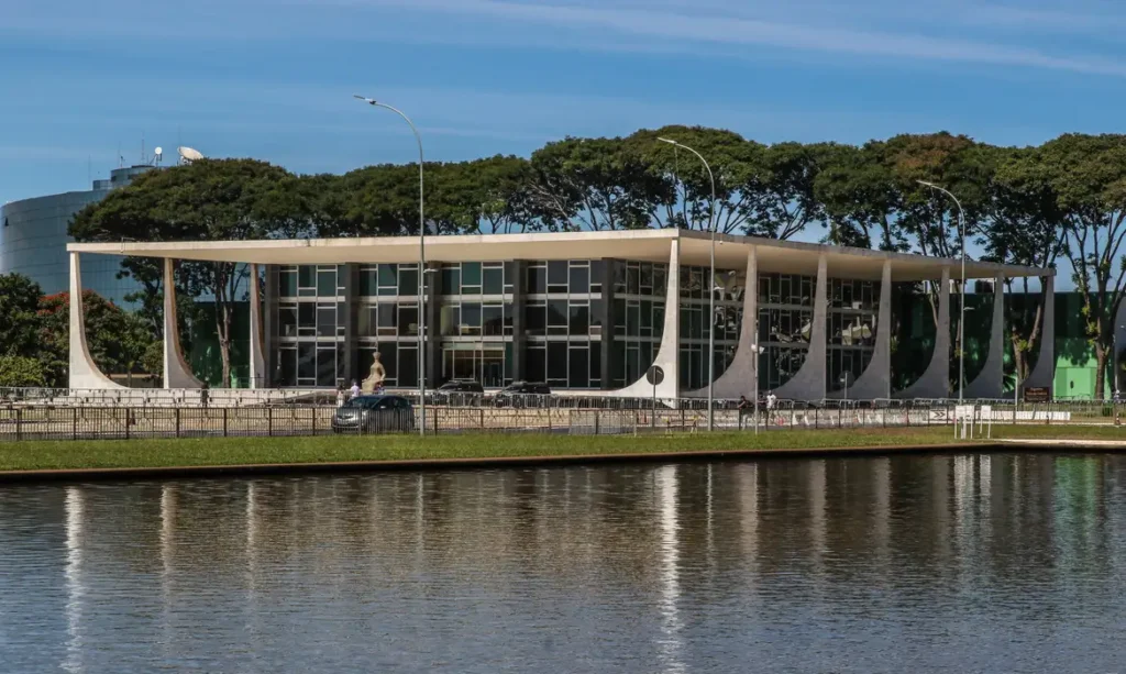 STF dá largada ao segundo semestre com julgamento da trama golpista e troca na presidência