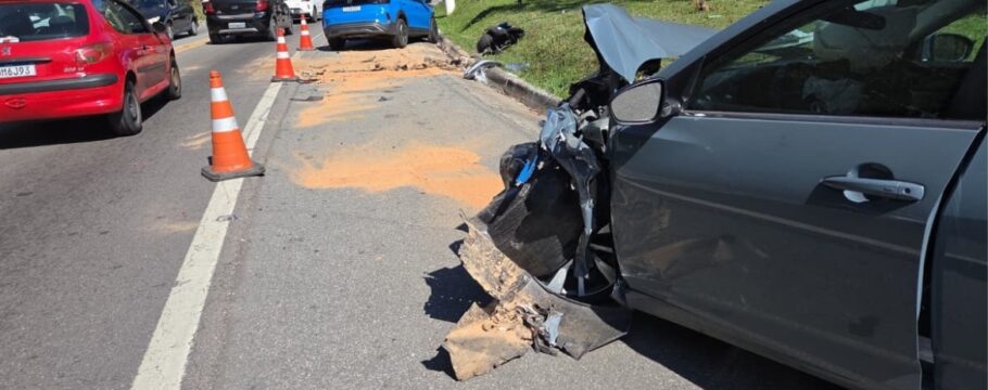 Acidente entre dois carros deixa nove pessoas feridas em rodovia de Mairiporã