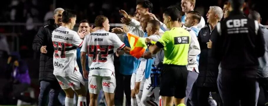 São Paulo vence o Vitória e engata sequência de cinco triunfos no Brasileirão
