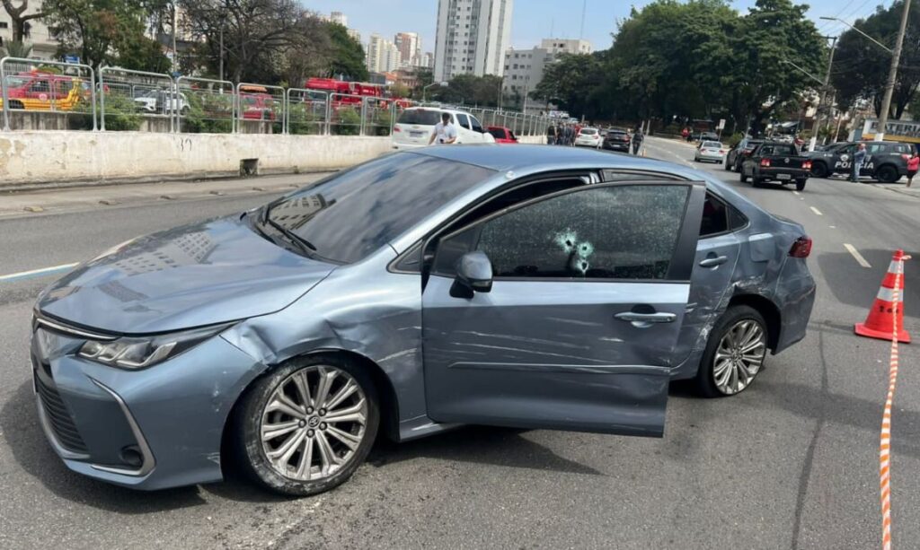 Tiroteio deixa dois criminosos mortos e um preso após roubo na Zona Sul de SP