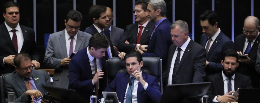 Câmara aprova PEC da Blindagem e texto vai ao Senado com críticas acentuadas