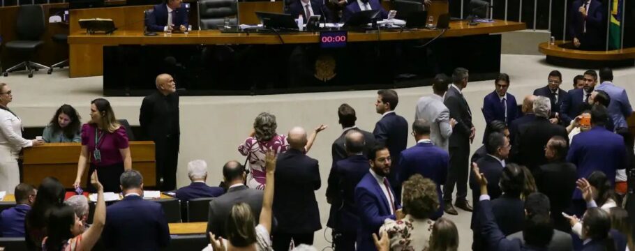 Câmara pode votar urgência de projeto de anistia aos golpistas de 8 de janeiro