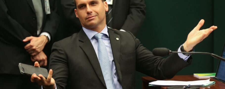 Eduardo Bolsonaro acumula 27 faltas na Câmara e é cobrado em R$ 13 mil