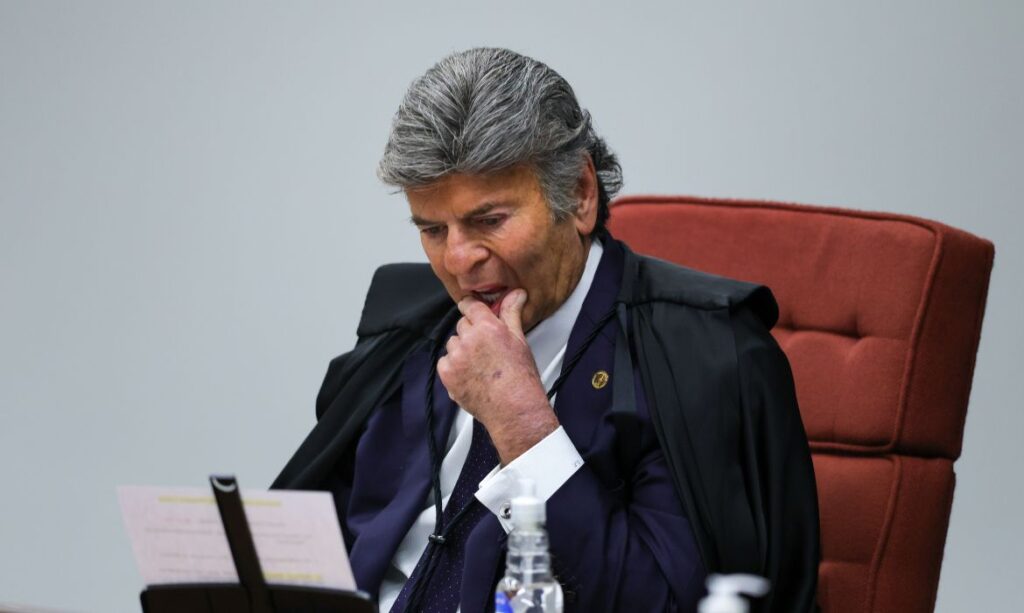 Fux vota para absolver Bolsonaro de todos os cinco crimes; placar passa a ser 2 a 1