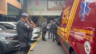 Homem é baleado por policial civil em estacionamento de shopping, em Santana