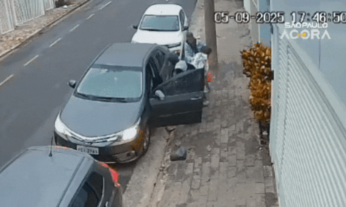 Idosa de 76 anos é arrancada de carro durante roubo em São Bernardo do Campo