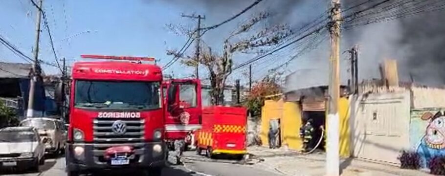 Incêndio atingi oficina mecânica na Zona Norte de São Paulo