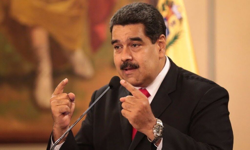 Maduro acusa os EUA de apontar oito embarcações militares para a Venezuela e alerta para “luta armada” em caso de agressão