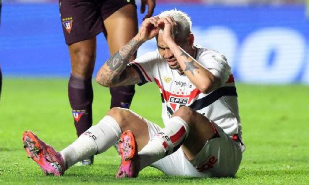 São Paulo perde para a LDU no Morumbi e dá adeus à Libertadores