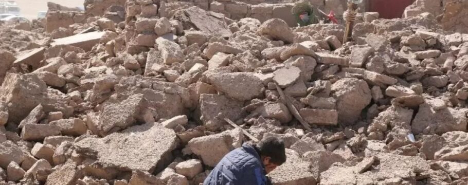 Terremoto no Afeganistão mata mais de 800 e destrói vilarejos inteiros
