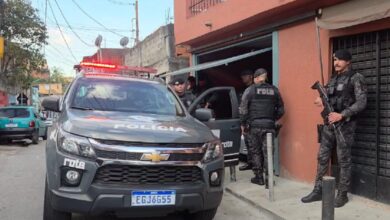 Troca de tiros com a Rota e bandidos do Novo Cangaço deixa dois baleados em Cotia