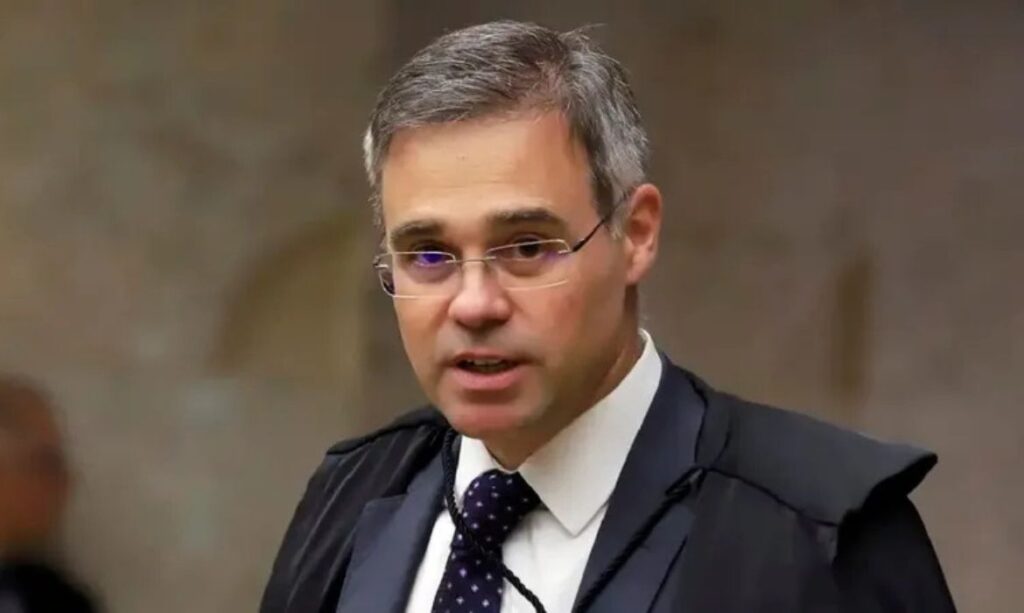 André Mendonça manda bloquear R$ 389 mi de bens do Sindnapi ligado ao irmão de Lula