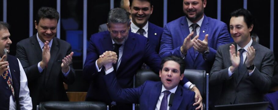 Câmara aprova isenção de IR para quem recebe até R$ 5 mil mensais