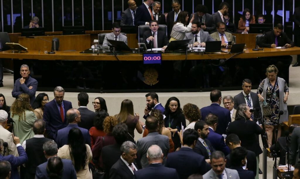 Câmara inicia análise de projeto que isenta IR para quem ganha até R$ 5 mil