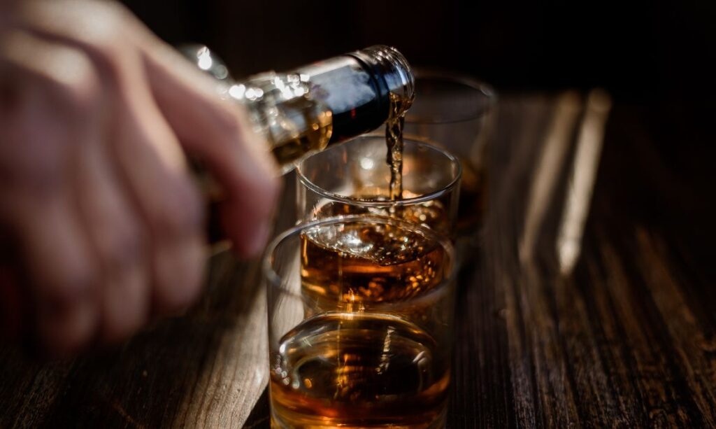 Homem morre em Feira de Santana com suspeita de intoxicação por metanol