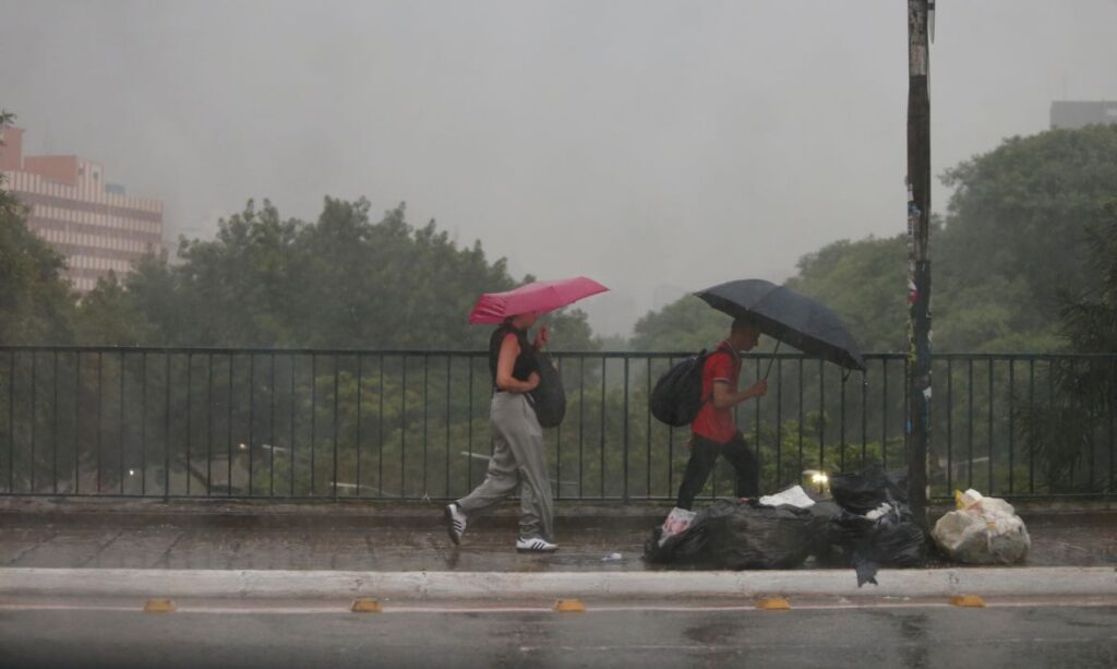 Inmet emite alerta para tempestade com ventos intensos em São Paulo