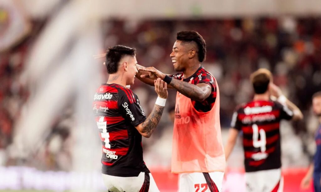 Na raça e na estratégia, Flamengo empata com o Racing e está na final da Libertadores