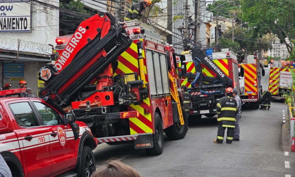 Teto desaba em restaurante no Bixiga; uma pessoa morre e sete ficam feridas