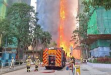 Incêndio atinge arranha-céus em Hong Kong e deixa ao menos 44 mortos