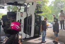 Motociclista escapa ileso após caminhão tombar sobre ele na Av. 23 de Maio