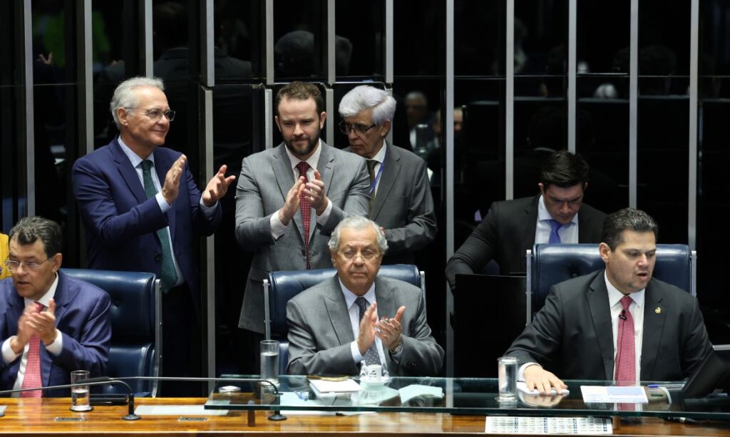 Senado aprova isenção de IR para salários de até R$ 5 mil