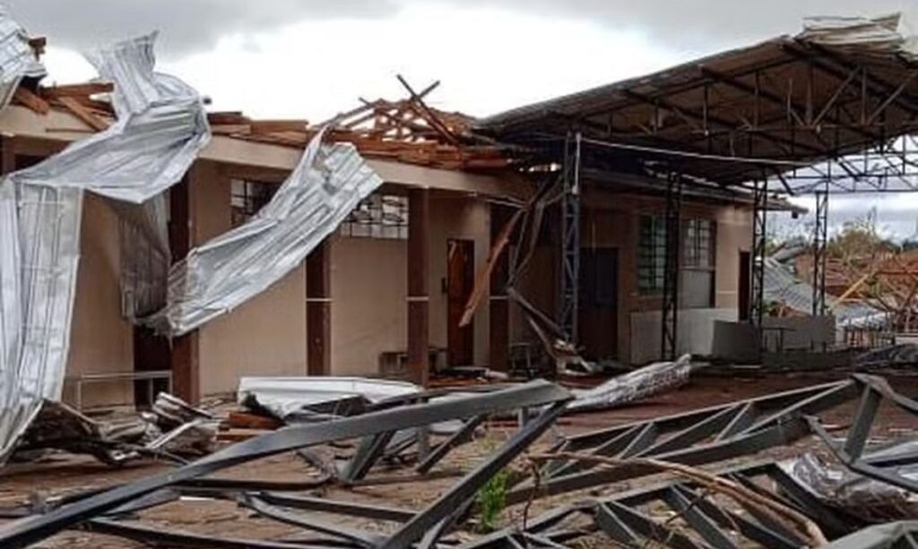 Governo do Paraná libera auxílio de até R$ 50 mil para famílias atingidas por tornado