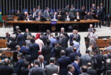 Câmara aprova projeto que reduz penas de condenados por tentativa de golpe