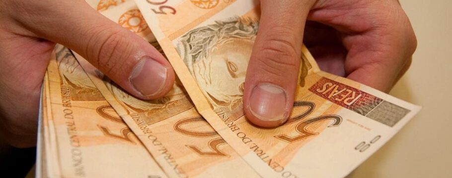 Empresas têm até esta sexta-feira (19) para pagar a segunda parcela do 13º salário
