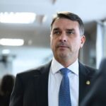 Flávio Bolsonaro confirma candidatura ao Planalto e assume herança do bolsonarismo