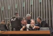 Glauber Braga é retirado à força da Mesa da Câmara após ocupar direção da Casa