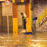 Chuva forte causa caos em São Paulo: ruas alagadas e alerta severo da Defesa Civil