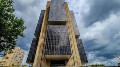 Copom mantém Selic em 15% pela 5ª vez seguida e adota tom cauteloso