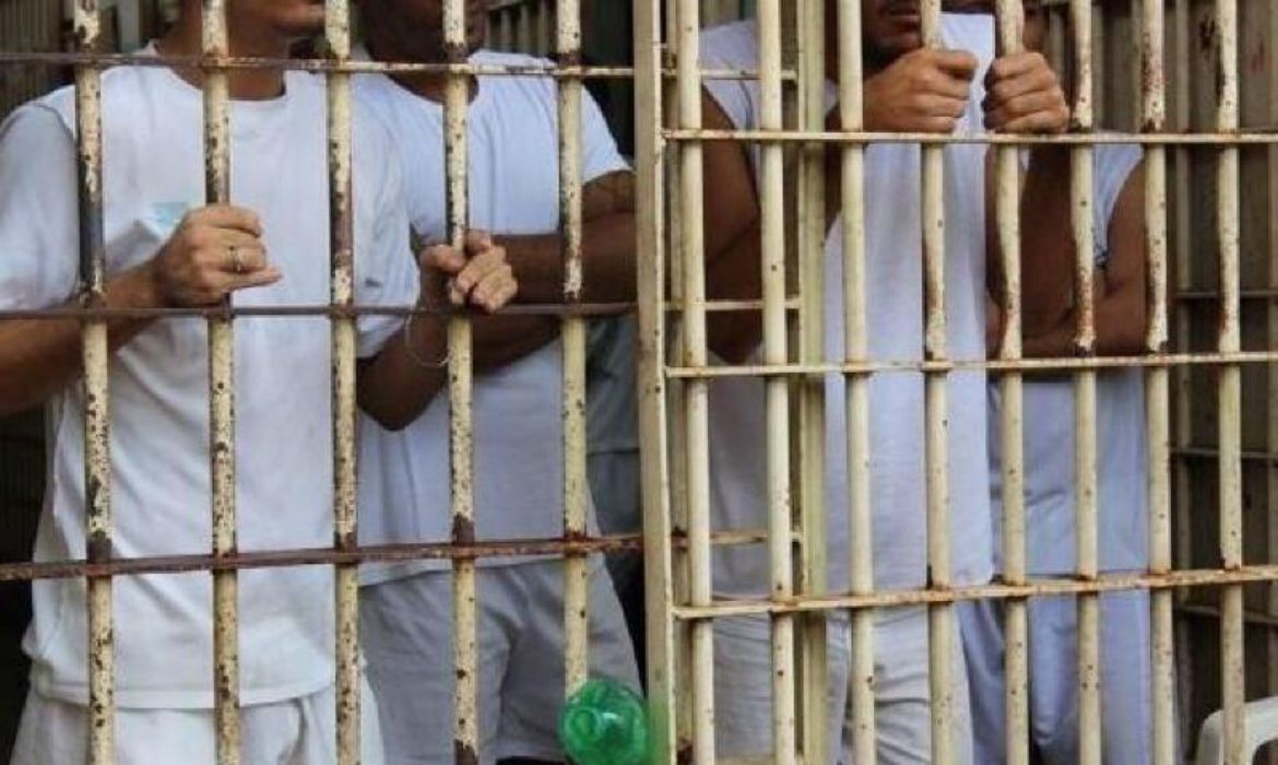 Mais de mil detentos no retornam aps saidinha de fim de ano em So Paulo