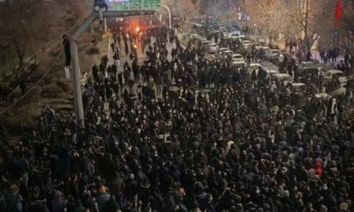 Mortes em protestos no Ir chegam a 3 mil diz ONGs