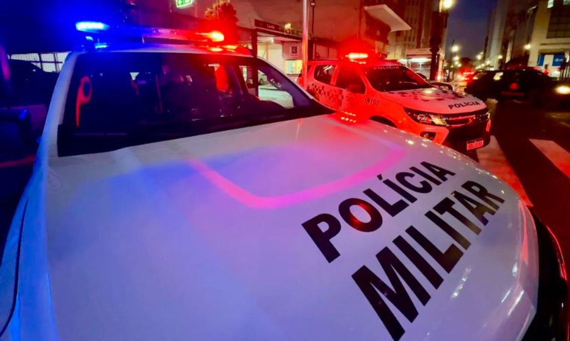 Polcia Militar impede roubo a farmcia e prende dois homens no Brooklin em So Paulo