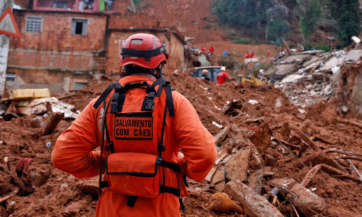Chuvas em Minas Gerais j deixam 59 mortos e dezenas de desaparecidos
