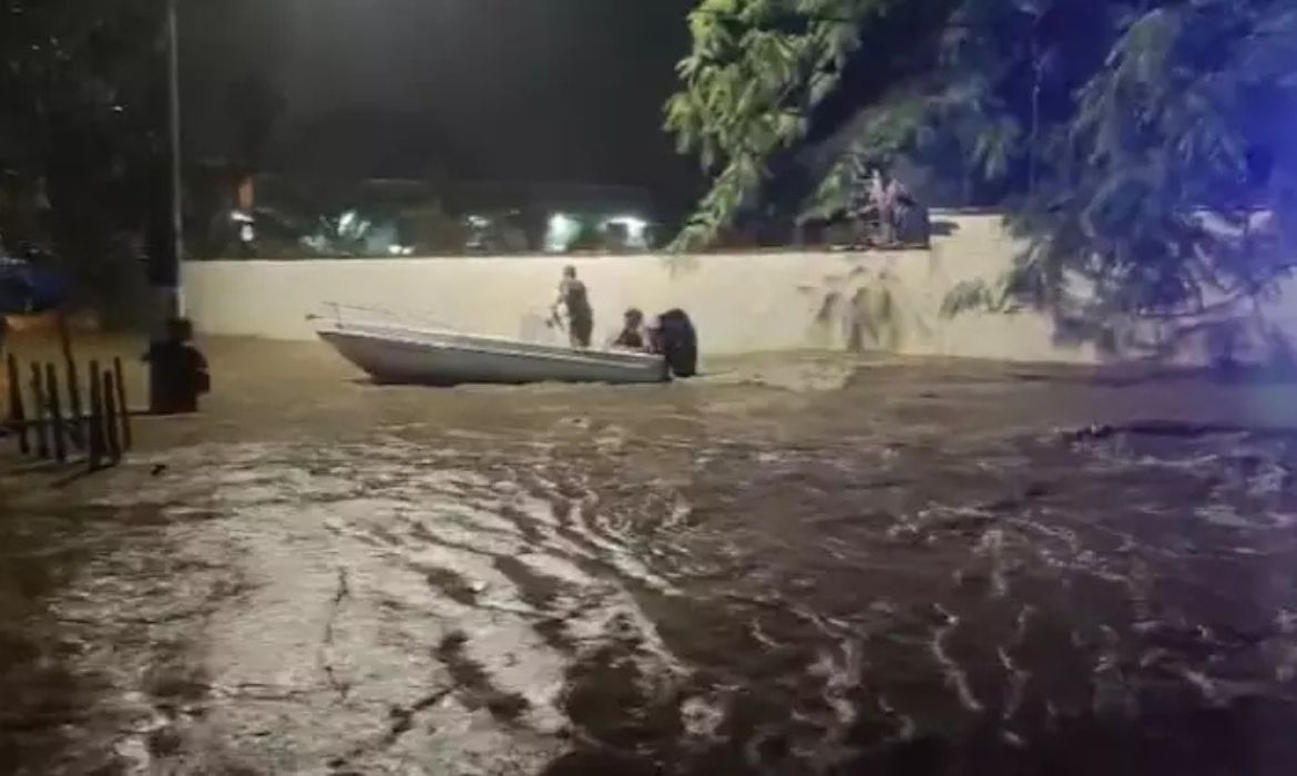 Chuvas mantm rodovias interditadas rumo ao Litoral Norte de SP veja situao das estradas
