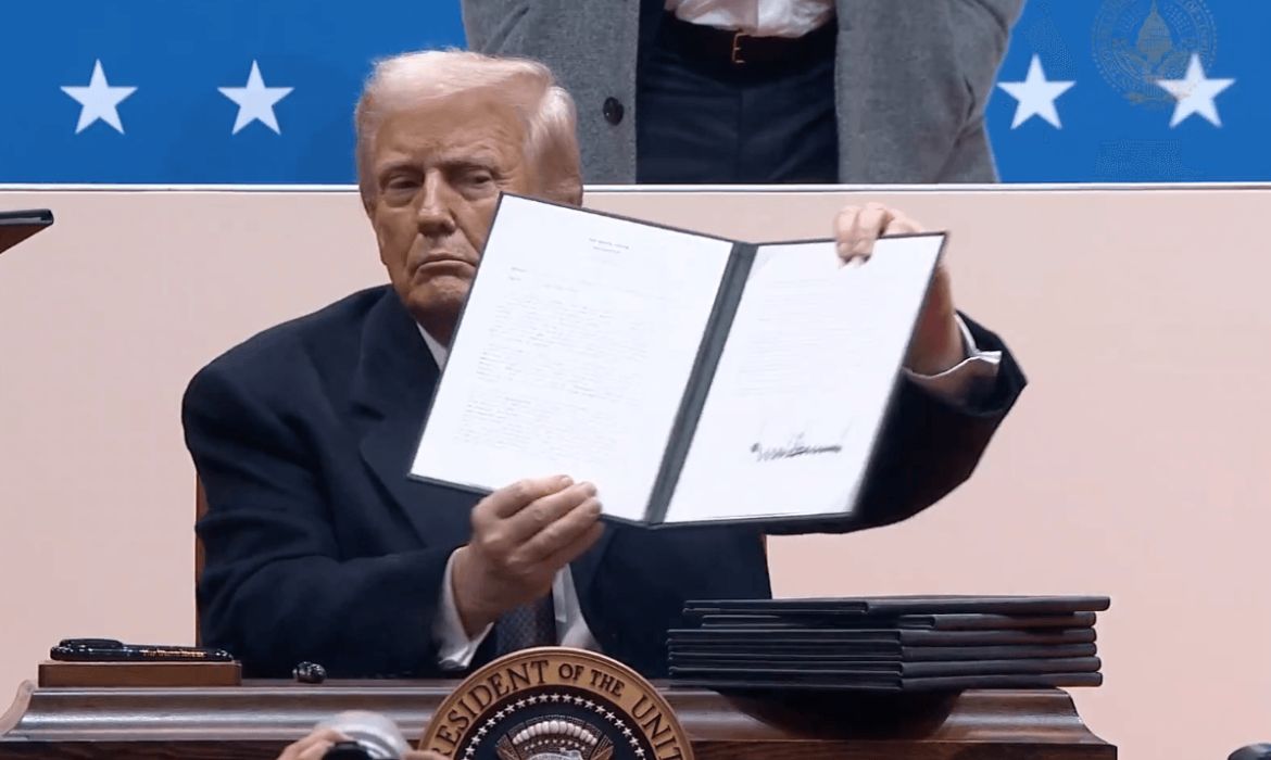 Suprema Corte barra tarifao e Donald Trump anuncia nova tarifa global de 10