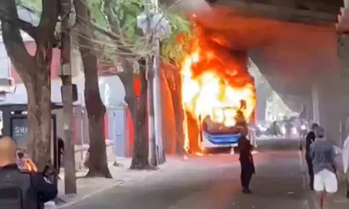Ação do Bope no Morro dos Prazeres termina com traficantes mortos e bloqueios no Rio