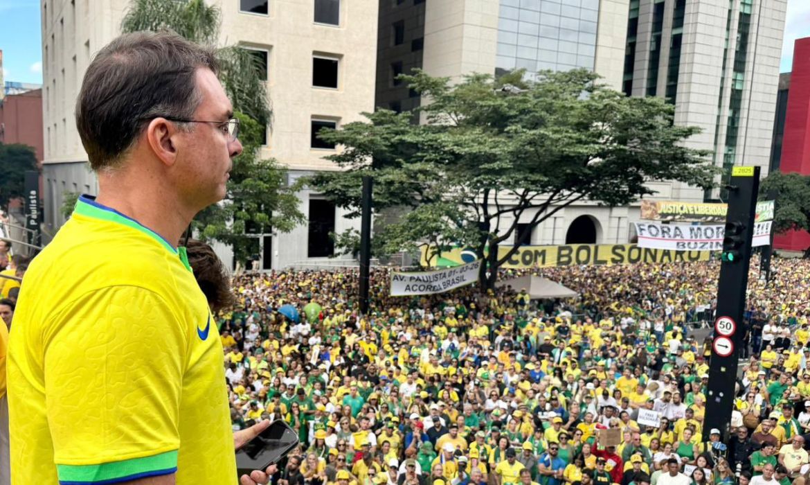 Ato Acorda Brasil rene mais de 20 mil pessoas na Avenida Paulista com crticas a Lula e ao STF