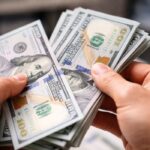 Dólar cai e bolsa sobe após sinal de redução de tensões no Oriente Médio