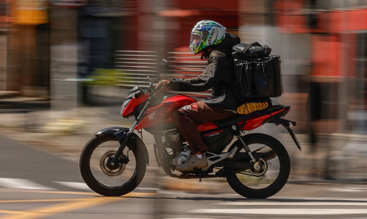 So Paulo oferece curso gratuito para motociclistas profissionais e facilita regularizao