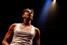 Tuca Andrada retorna aos palcos com “Let’s Play That” no Teatro Sérgio Cardoso