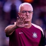Corinthians demite Dorival Júnior após derrota e sequência negativa na temporada