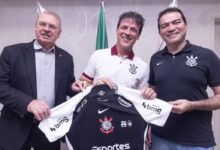 Fernando Diniz assume o Corinthians com contrato até 2026 e estreia imediata na Libertadores