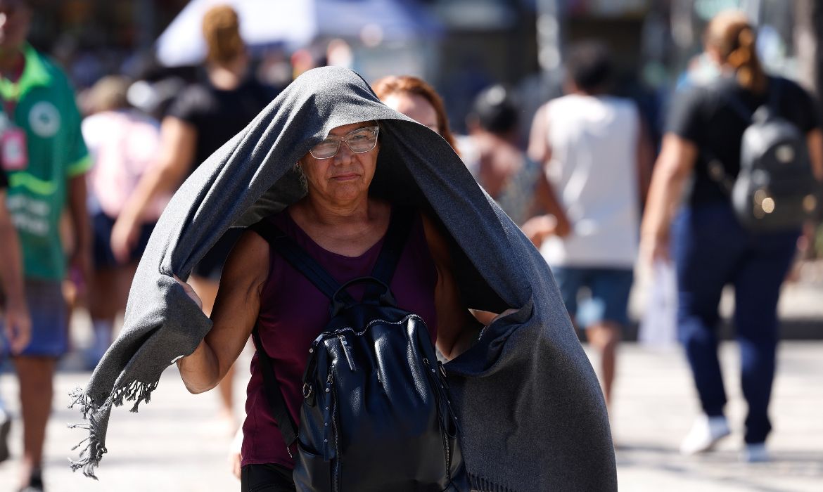 Inmet emite alerta vermelho para onda de calor no Sul e Centro-Oeste