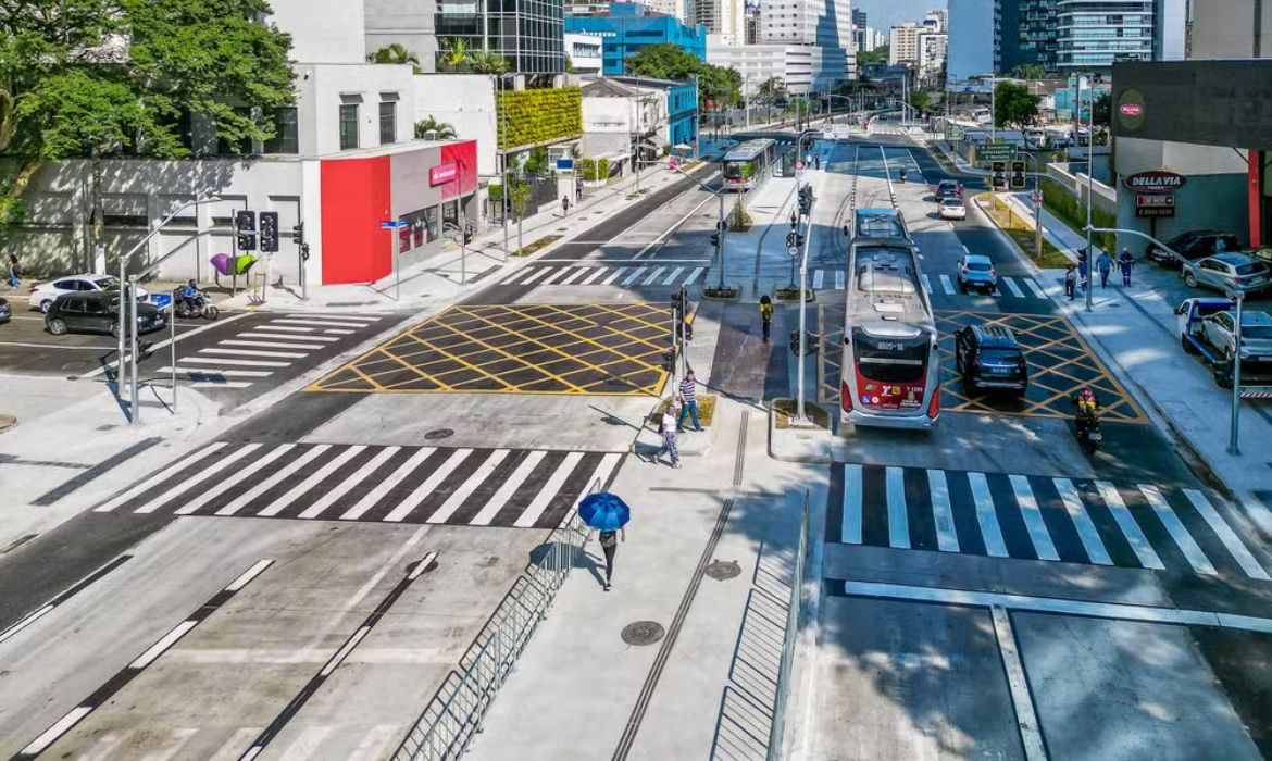 Obras na Avenida Santo Amaro atrasam novamente em São Paulo e prazo vai para 2026