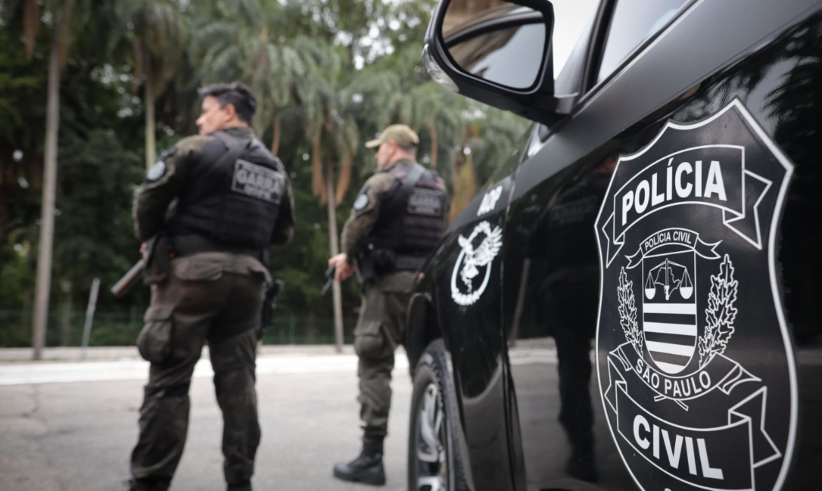 Polcia desmantela rinha ilegal de aves e detm 49 pessoas em So Paulo