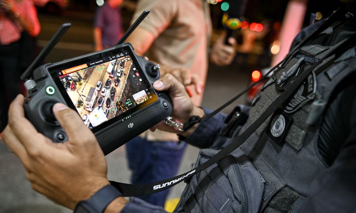 Polícia faz operação contra roubos em São Paulo hoje com drones e helicópteros