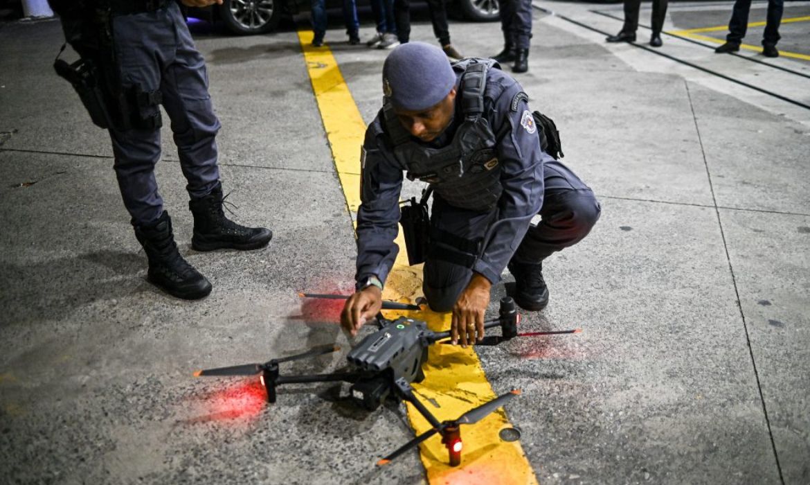 Polcia faz operao contra roubos em So Paulo hoje com drones e helicpteros